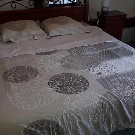 Valerie Gouffe D'hotes *