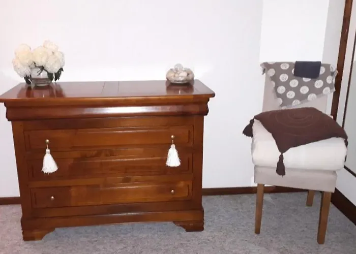 Alojamento de Acomodação e Pequeno-almoço Valerie Gouffe D'hotes *